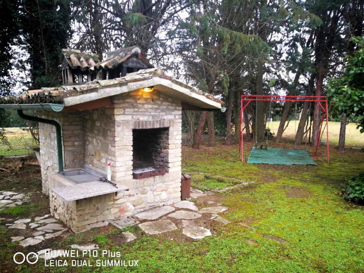 Villa Con Piscina Assisi Bagian luar foto